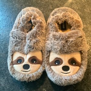 Kids size 2 Lands End slippers (boy/girl) with sloth on front